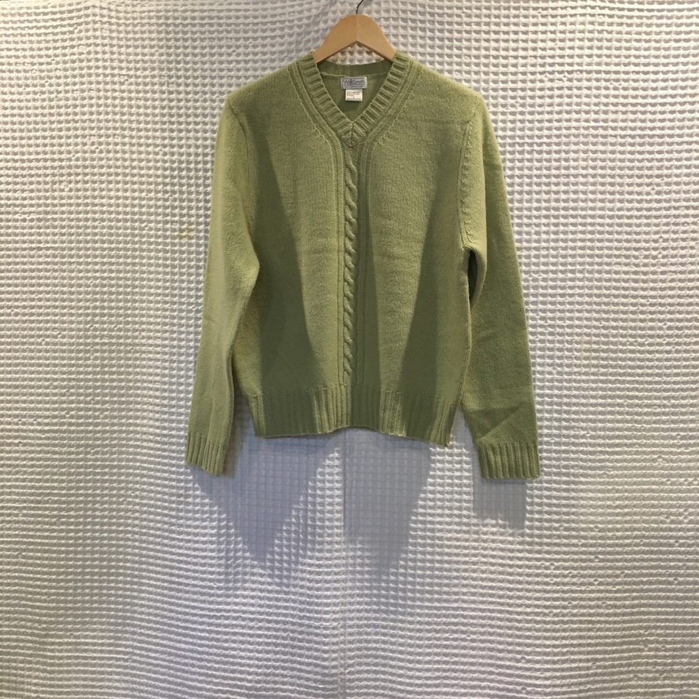 Brand New Willi Smith lamb wool v neck sweater.